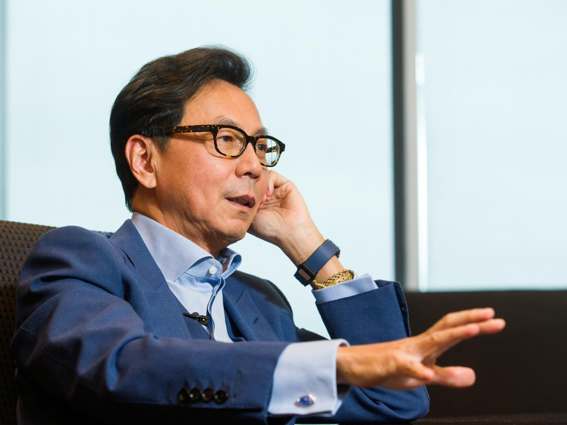 富邦金(2881)逼近百元，蔡明忠為何突申讓2500張股票、市值2.38億？原來連3年他都做這件事